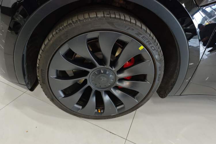 Used Tesla Model Y 2021 Standard Range Rear-Wheel Drive Version Left Front Wheel Hub