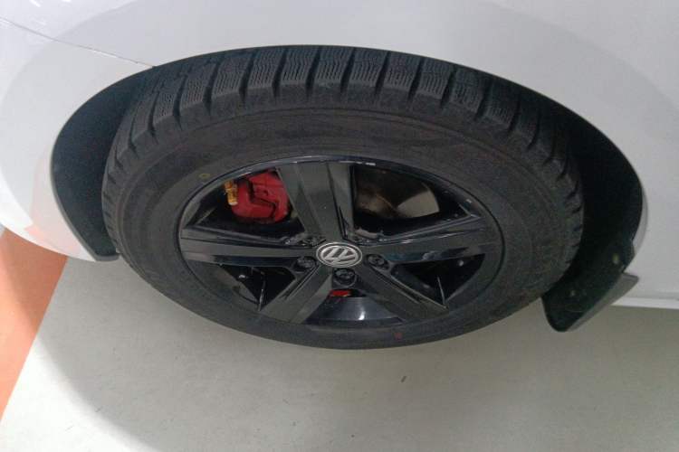 Used Volkswagen Golf 2014 1.4TSI Automatic Comfort Model Left Front Wheel Hub