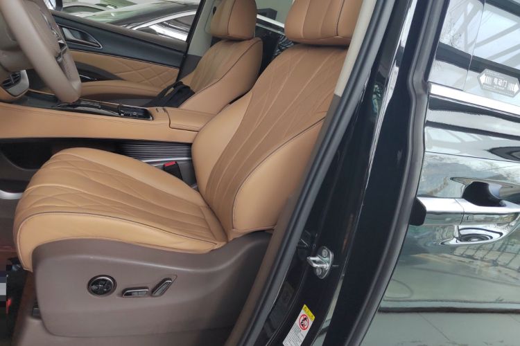 Used Denza D9 2022 DM-i 970 Four-Wheel Drive Prestige Model
