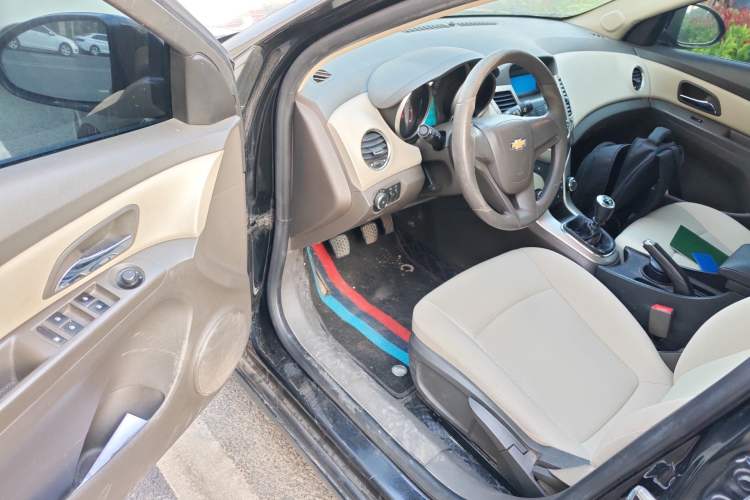 Used Chevrolet Cruze 2015 1.5L Classic SL MT Driver Seat