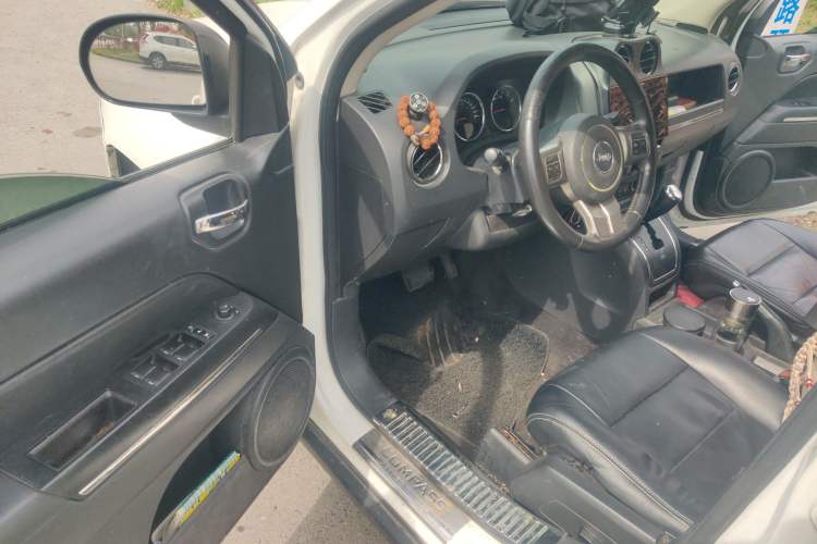 Used Jeep Compass 2012 2.4L Four-Wheel Drive Urban Edition
