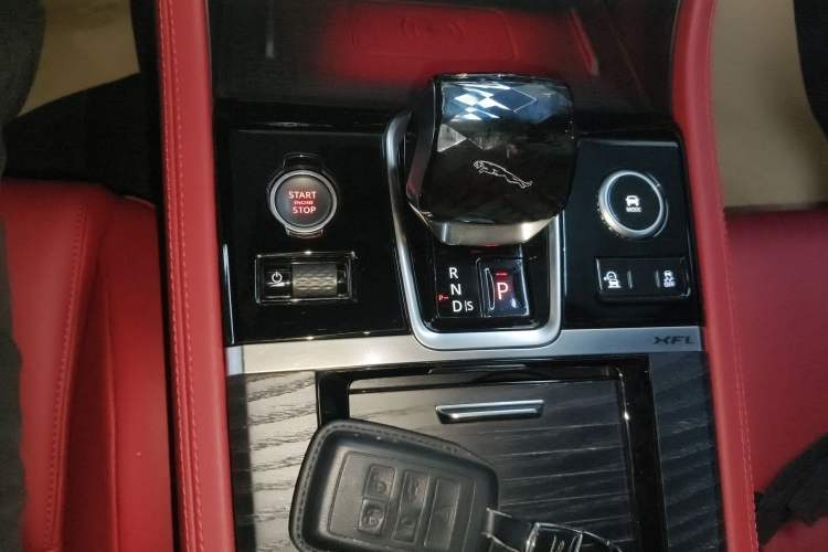 Used Jaguar XFL 2023 XFL 2.0T P250 Two-Wheel-Drive Elite Sport Gold Edition
