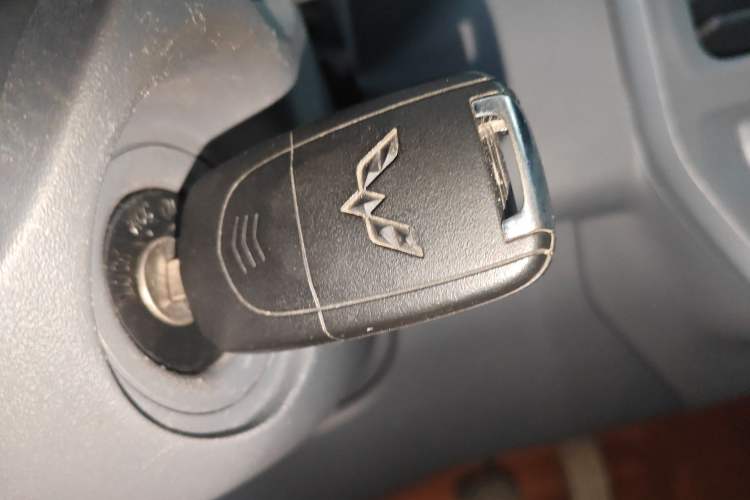 Used Wuling Yangguang 2024 300km Comfort Version with Sealed Windows 60kW Interior 1