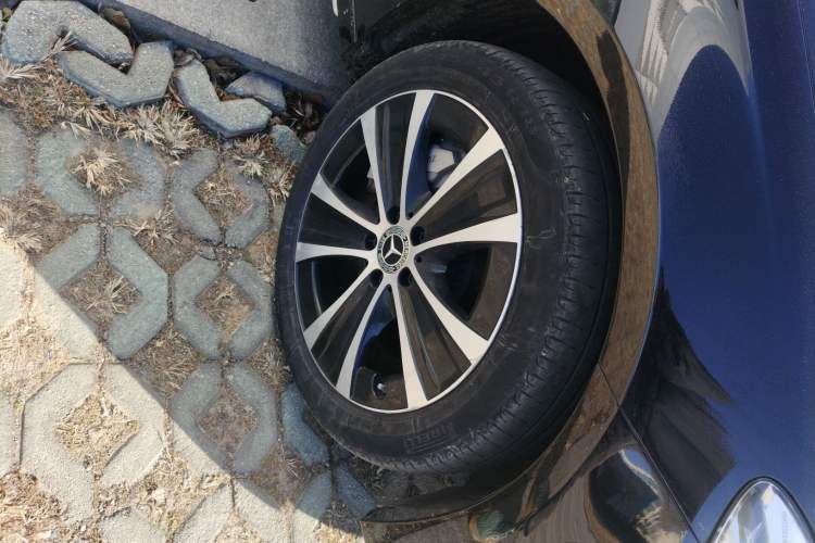 Used Mercedes-Benz E-Class New Energy 2022 Restyled E 350 e L Plug-in Hybrid Sports Sedan Right Front Wheel Hub