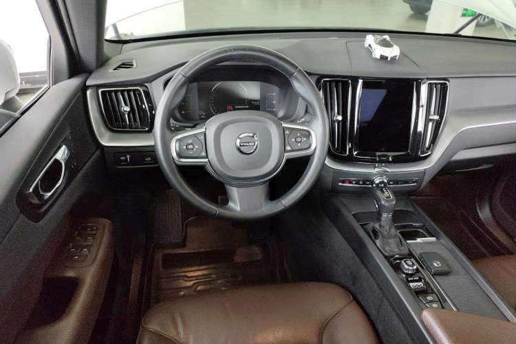 Used Volvo XC60 2021 T5 4x4 Smart Luxury Edition