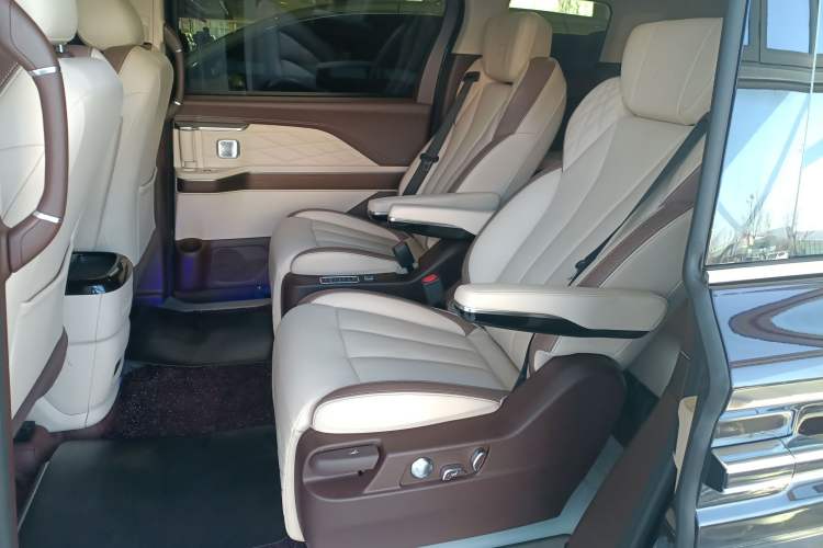 Used Bestune M9 2023 2.0T Ultimate Edition
