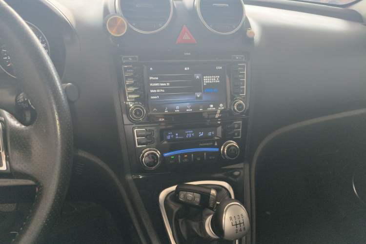 Used Haval H6 2014 Upgraded Model 2.0T Diesel Manual 4x4 Elite Version Audio And AC Panel