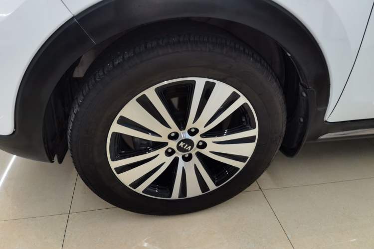 Used Kia Sportage R 2015 2.0L Automatic Two-Wheel Drive DLX Model Exterior 4