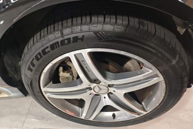 Used Mercedes-Benz M-Class AMG 2011 AMG ML 63 Right Front Wheel Hub