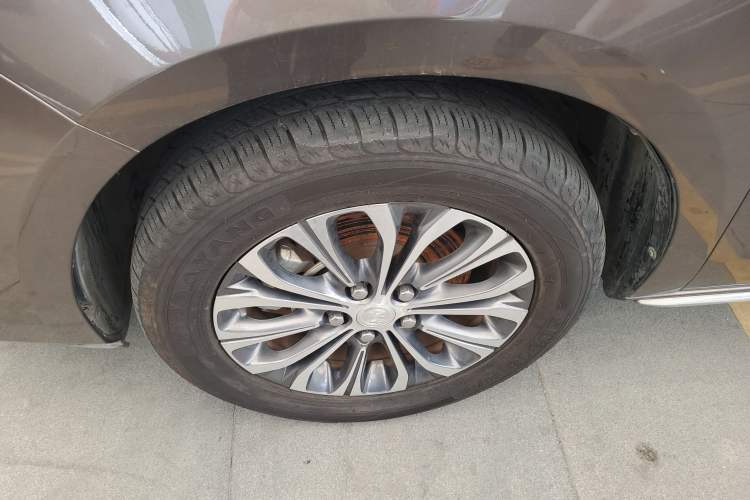 Used Buick GL8 2023 Land Executive Class Comfort Model