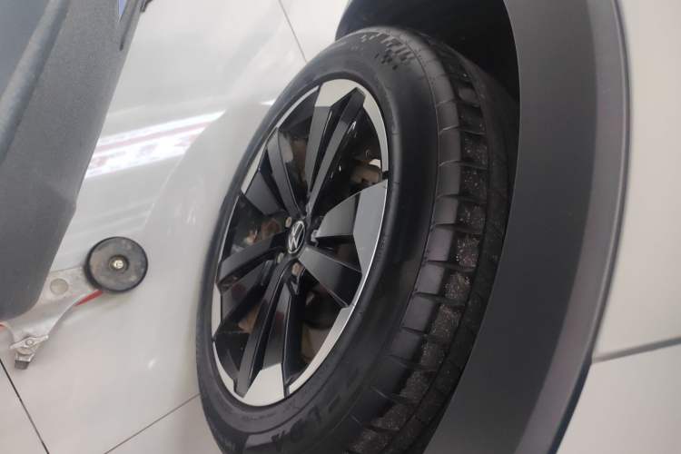 Used Volkswagen Tacqua 2023 200TSI DSG Joy-Connect Edition Right Rear Wheel Hub