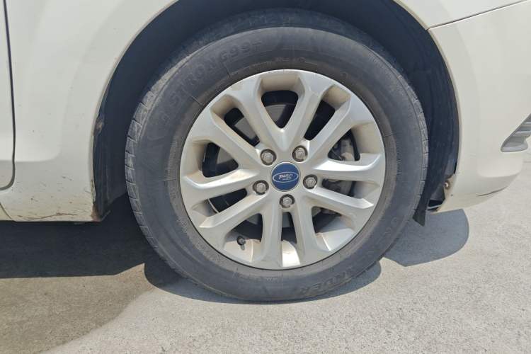 Used Ford Focus 2013 Hatchback Classic 1.8L Automatic Base Model Right Front Wheel Hub