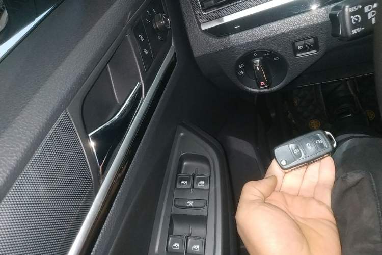 Used Volkswagen C-TREK 2018 230TSI DSG Luxury Version
