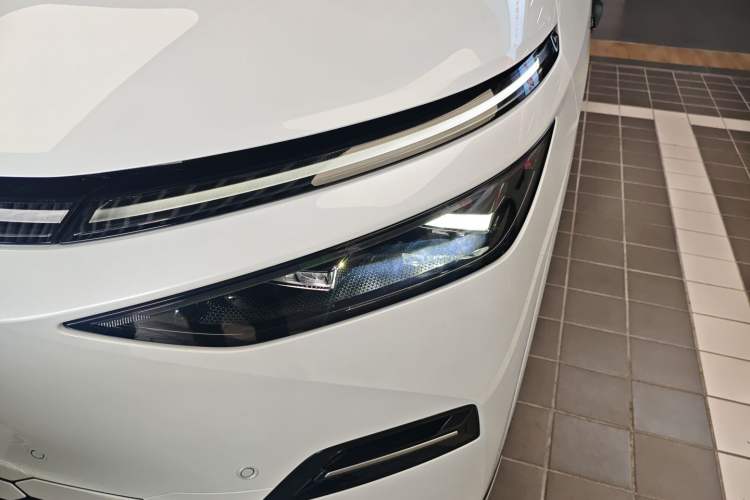 Used XPeng X9 2025 740 Ultra-Long Range Max
