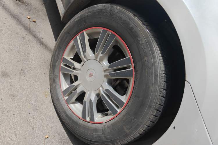 Used Cadillac SRX 2012 3.0L Elite Edition Right Front Wheel Hub