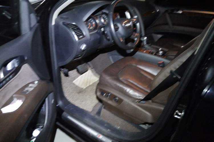 Used Audi Q7 2014 35 TFSI Sport Edition Driver Seat