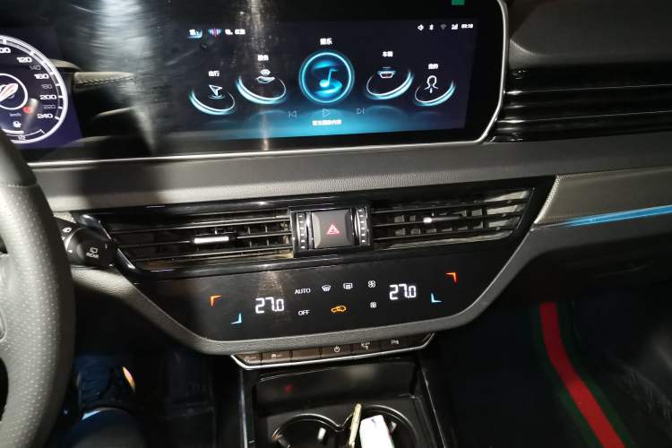 Used Hongqi HS5 2022 Facelifted Version 2.0T Smart Connect Flagship All-Wheel-Drive Edition