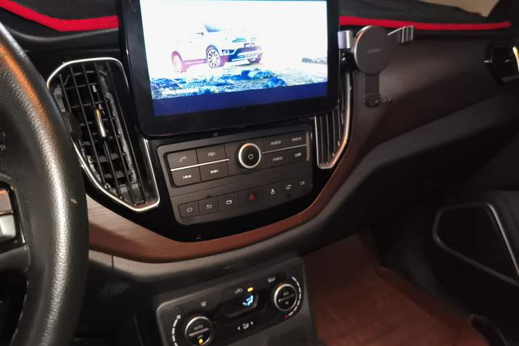 Used FAW Senya R7 2017 1.6L Automatic Smart Version
