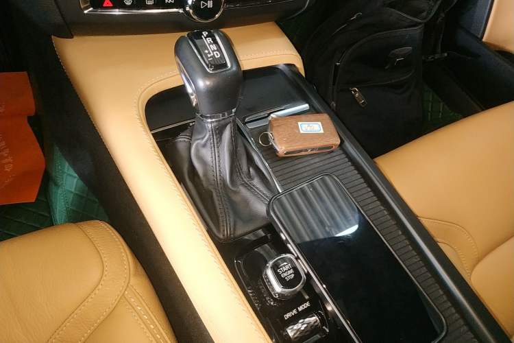 Used Volvo V90 2017 Cross Country T5 AWD Smart Range Edition
