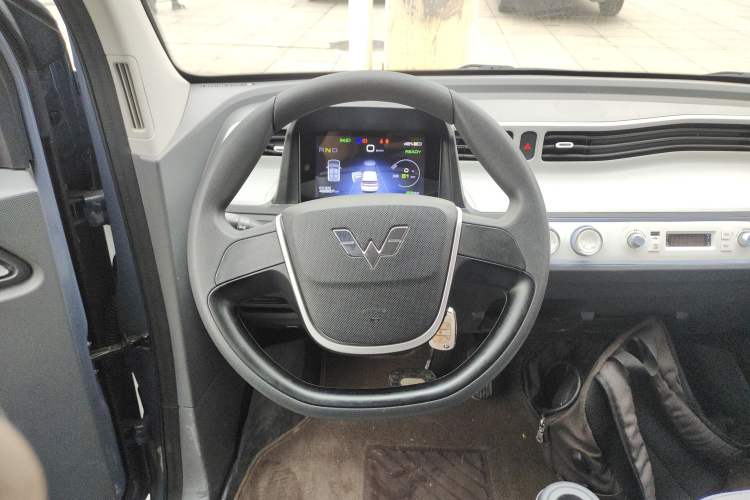 Used Wuling Hongguang MINIEV 2021 Macaron Premium Model – Lithium Iron Phosphate Steering Wheel