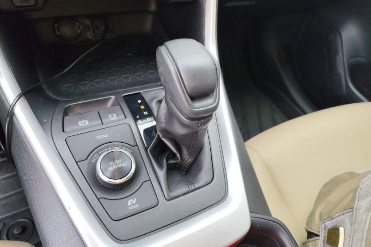 Used Toyota RAV4 2020 Dual-Engine 2.5L E-CVT Four-Wheel Drive Elite Edition Gear Lever