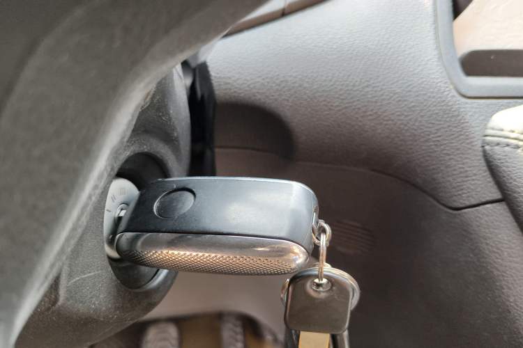 Used Ford Transit 2017 2.0T Diesel Multi-Purpose Commercial Vehicle Short Wheelbase Low Roof China V Standard