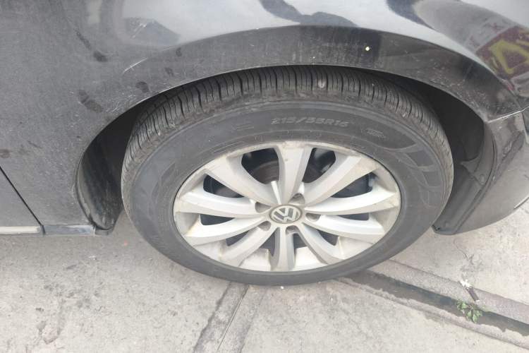 Used Volkswagen Magotan 2015 1.8TSI Advanced Model Right Front Wheel Hub