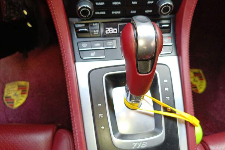 Used Porsche 718 2016 Cayman 2.0T
