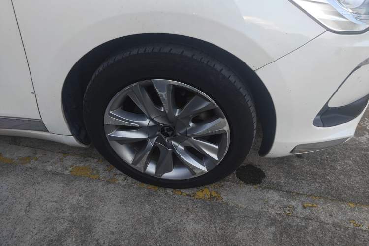 Used DS 5 2014 1.6T Luxury Edition THP160
