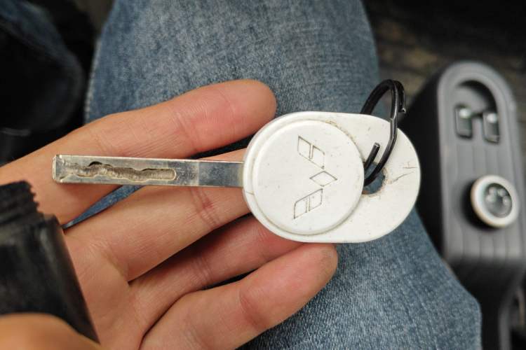 Used Wuling Hongguang MINIEV 2022 Macaron Premium Model – Lithium Iron Phosphate Vehicle Key