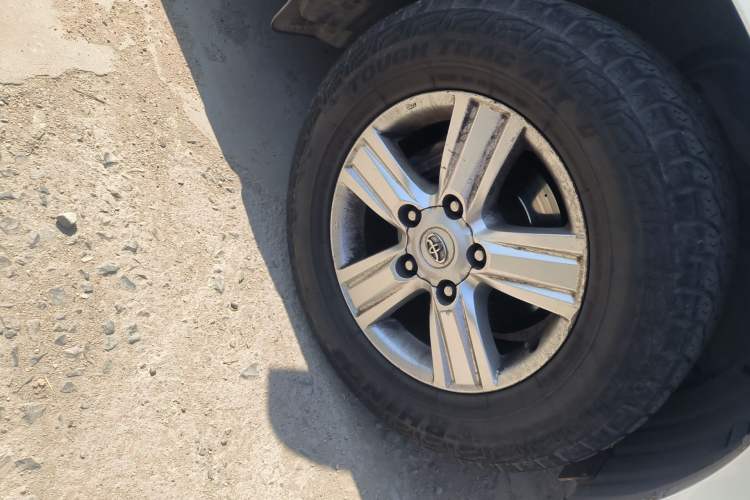 Used Toyota Land Cruiser 2012 4.6L Automatic VX-R Right Front Wheel Hub