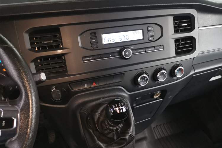 Used JMC Fushun 2022 2.0T Manual Multi-Function Passenger Vehicle Short Wheelbase Low Roof 6-Seater