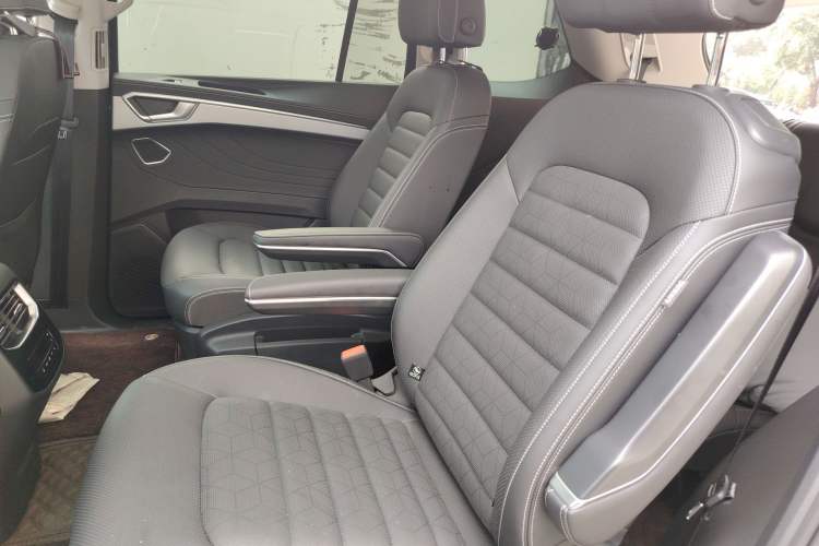 Used Volkswagen Talagon 2024 380TSI Four-Wheel Drive Luxury Jiajing Pro Shared-Experience Version 6 Seats Left Rear Seat