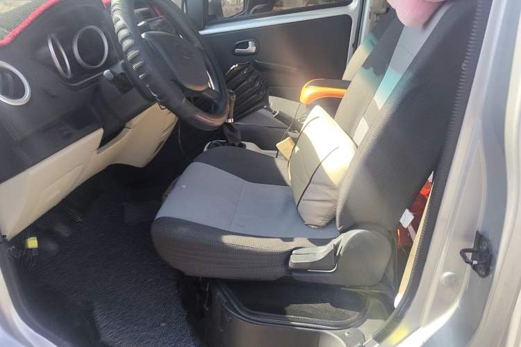 Used CHANGAN KAICHENG Ruixing M80 2018 1.5L Base Model Van Semi-Blind Window Flat Roof Rear-Hinged Doors 4G15S Left Front Seat