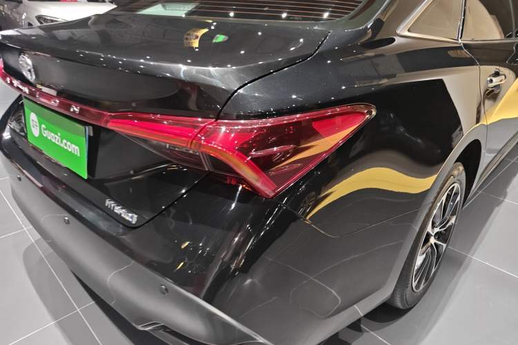 Used Toyota Avalon 2023 Dual-Engine 2.5L Luxury Edition
