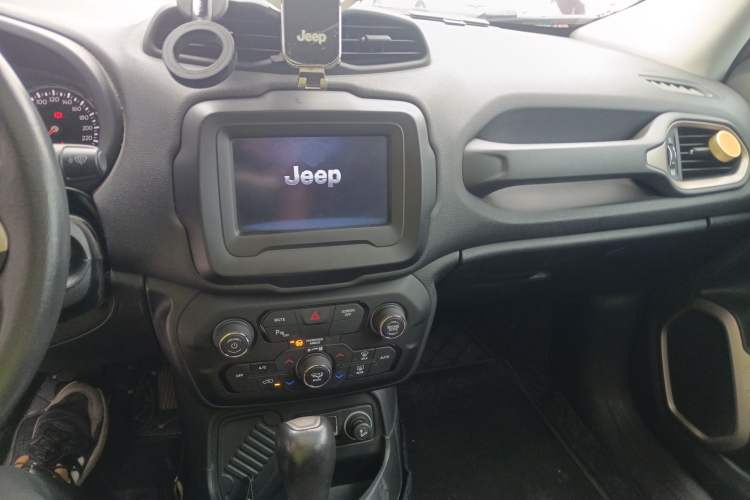 Used Jeep Renegade 2018 Connected Large Screen Version 180T Automatic Jingneng Version
