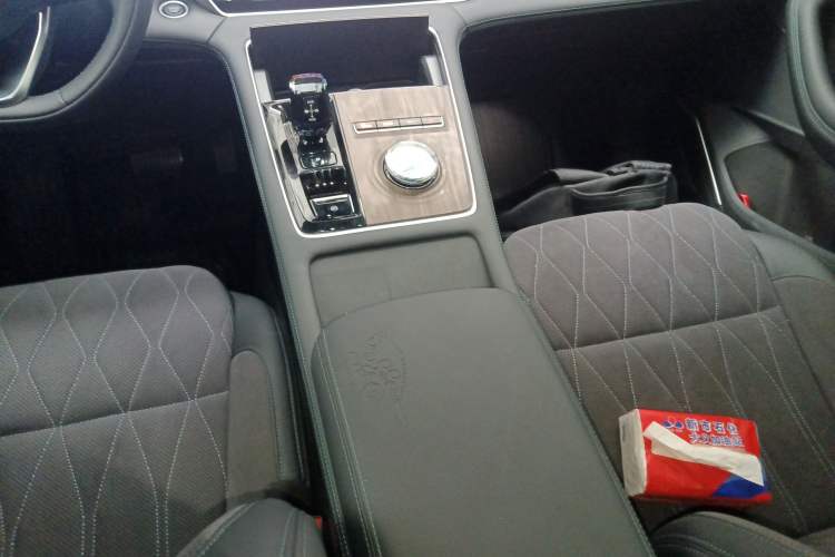 Used Geely Auto Monjaro L 2025 Dongfang Yao 2.0TD Automatic Lanxing Edition Gear Lever