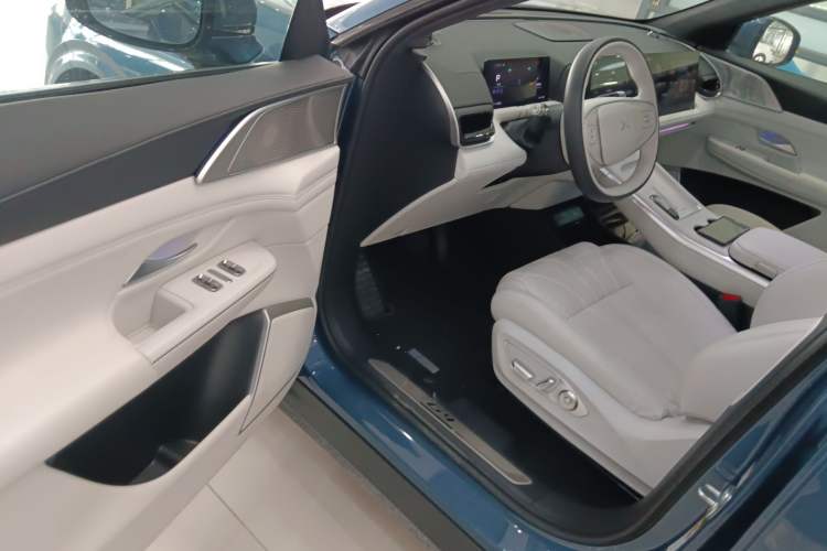 Used XPeng G9 2025 625 Long-Range Max Driver Seat