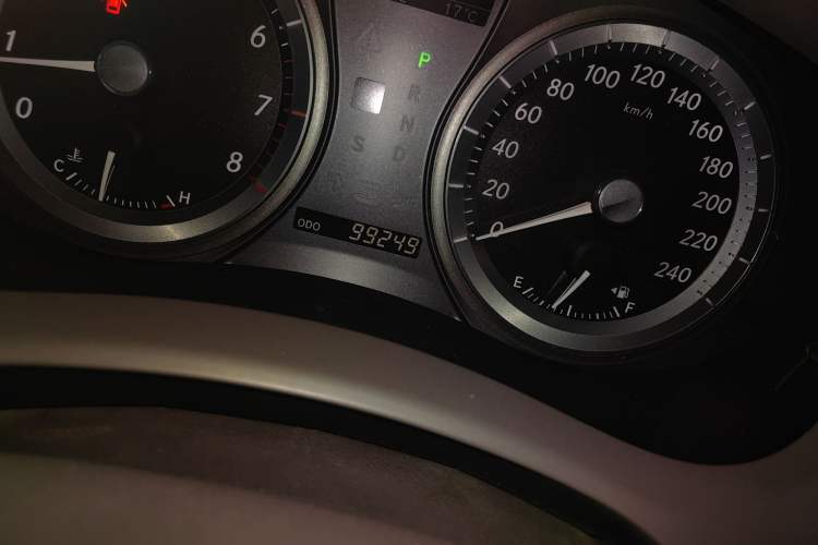 Used Lexus ES 2006 350 Luxury Edition Odometer Close Up