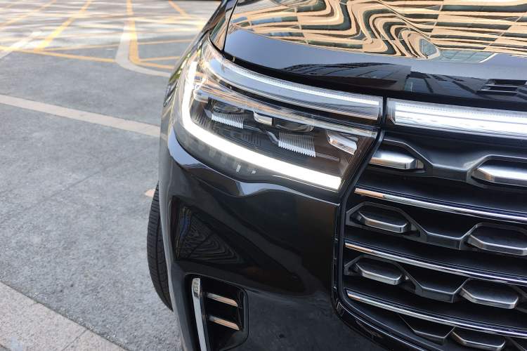 Used Ford Explorer 2023 EcoBoost 285 Four-Wheel Drive Stylish Plus Version 7 Seats