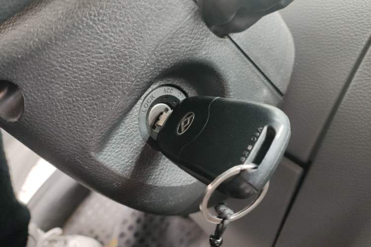 Used SAIC MAXUS Xintu V80 2019 2.5T Classic AMT Aoyuntong Short Wheelbase Mid-Roof 5/6-Seater