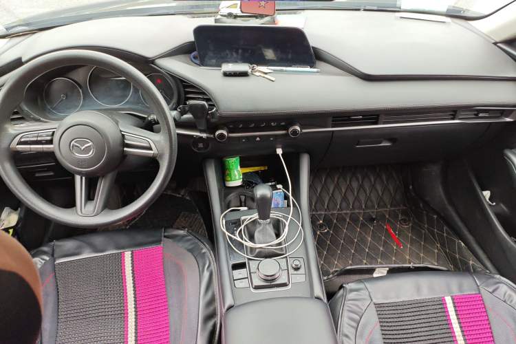 Used Mazda 3 Axela 2020 1.5L Automatic ZhiMei Edition Center Console