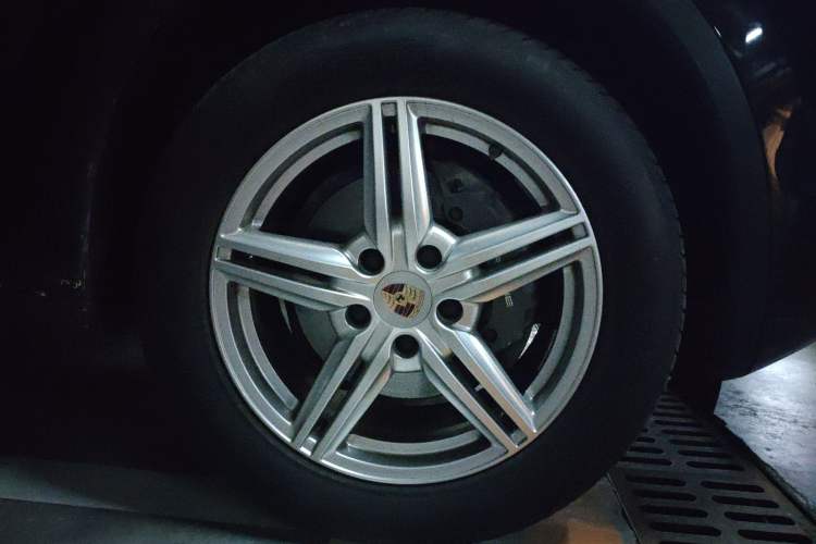 Used Porsche Cayenne 2014 Cayenne Platinum Edition 3.0T