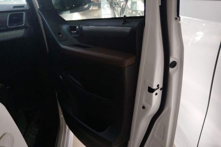 Used SAIC MAXUS G10 2022 2.0T Automatic Elite Edition Gasoline 7-Seater