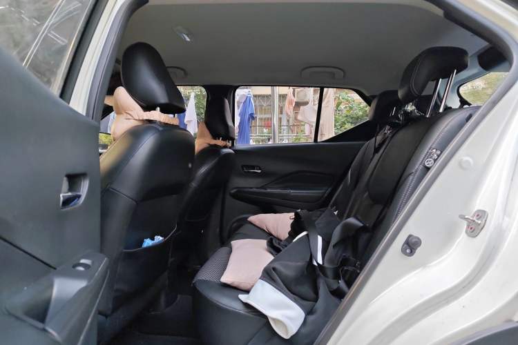 Used Nissan Kicks 2018 1.5L CVT Smart Connect Luxury Edition
