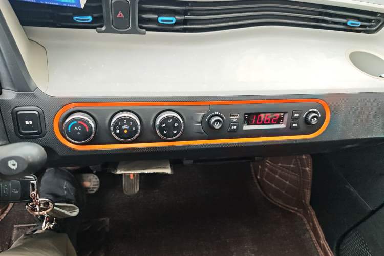 Used Wuling Hongguang MINIEV 2020 Freedom Version Lithium Iron Phosphate Audio And AC Panel