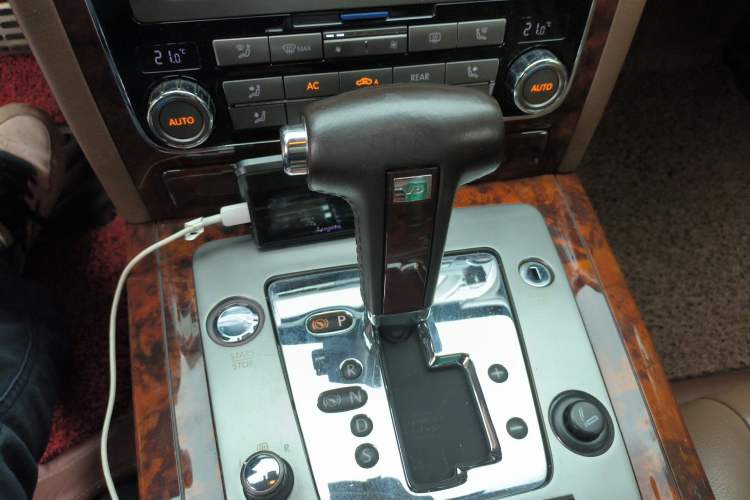 Used Volkswagen Phaeton 2012 3.0TDI Executive Version Gear Lever