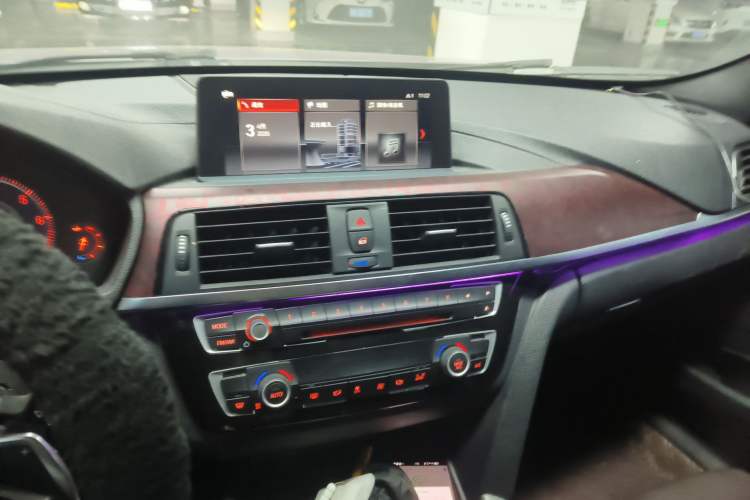 Used BMW 3 Series 2019 320i M Sport Night Edition Audio And AC Panel