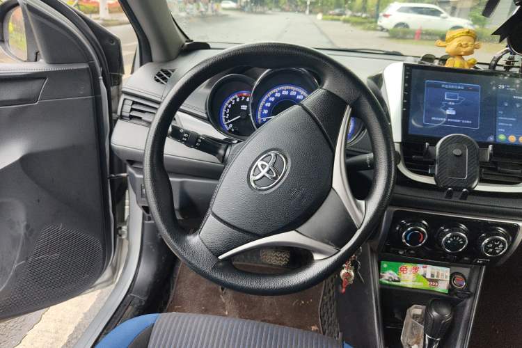 Used Toyota YARiS L Zhi Xiang 2017 1.5G CVT Xuan Dong Skyroof Edition Steering Wheel