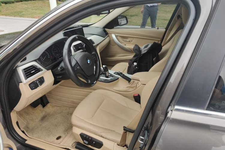 Used BMW 3 Series 2014 320Li Fashion Model
